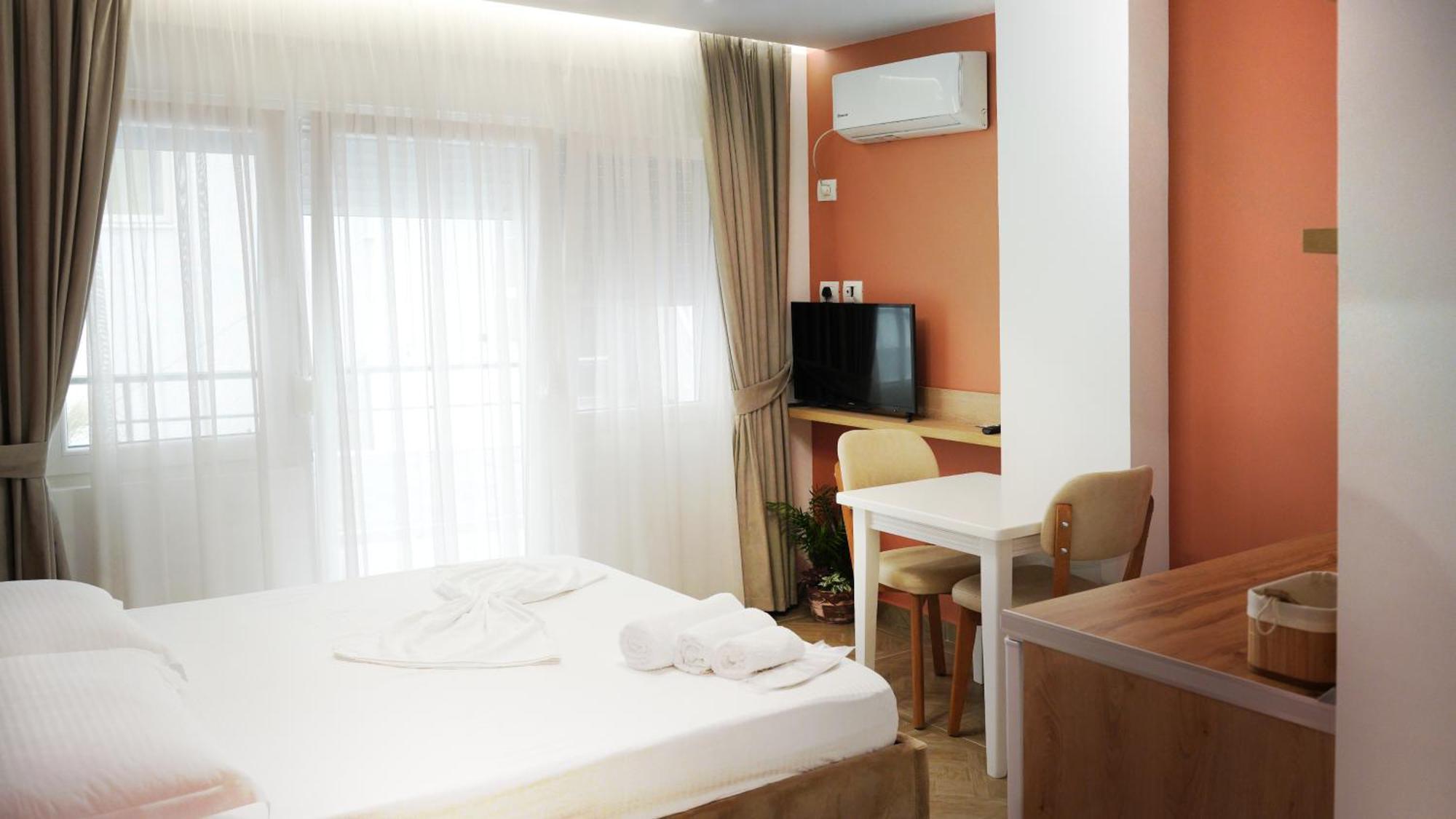 Hotel Luris Golem  Bagian luar foto