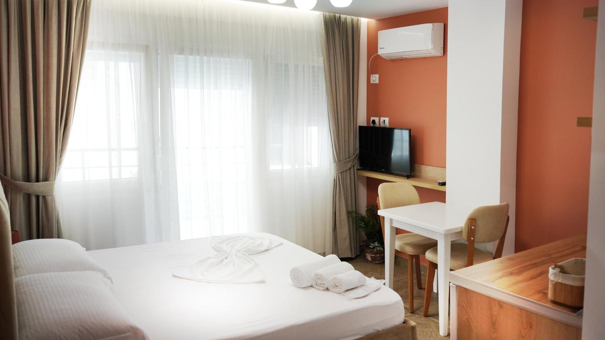 Hotel Luris Golem  Bagian luar foto