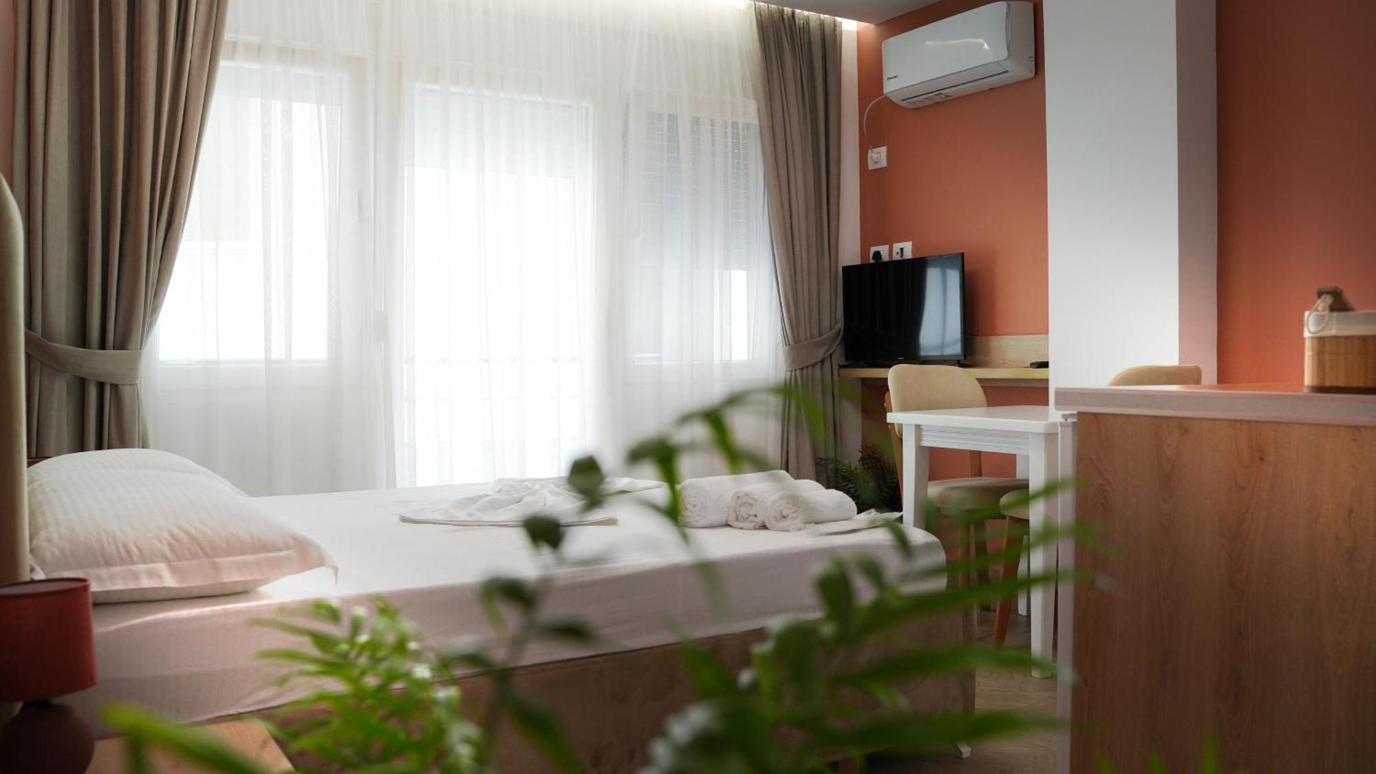 Hotel Luris Golem  Bagian luar foto