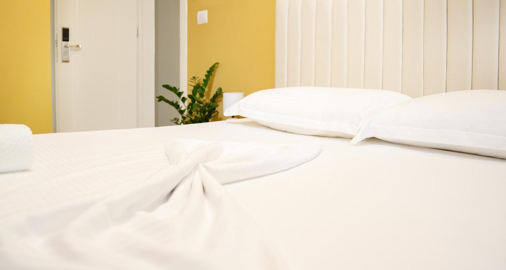 Hotel Luris Golem  Bagian luar foto
